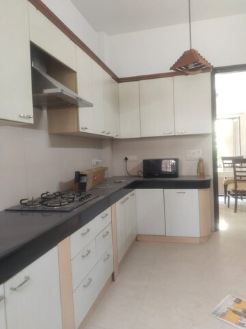 Kitchen in 2.5 BHK Builder Floor at Unitech South City 1, South City 1 – for Rent