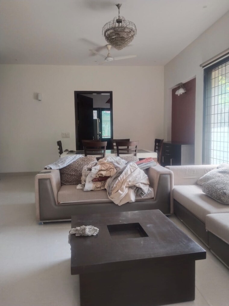 Living Room, unitech-south-city-1 2.5 Bedroom 1900 Sq.Ft. Builder Floor In South City 1 Gurgaon 9306194