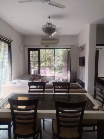 Living Room in 2.5 BHK Builder Floor at Unitech South City 1, South City 1 – for Rent