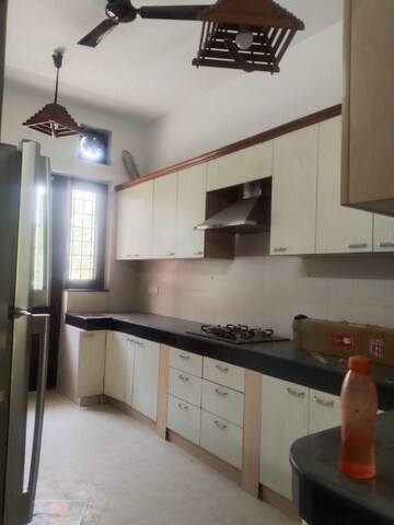 Kitchen in 2.5 BHK Builder Floor at Unitech South City 1, South City 1 – for Rent