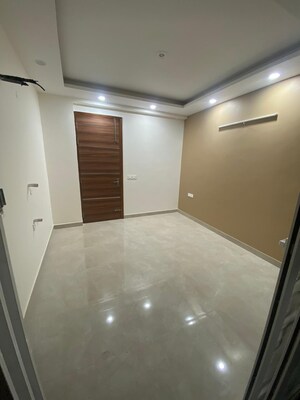 Room in 3 BHK Builder Floor at Sector 51 – for Rent