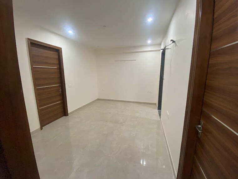 Room, sector 51 3 Bedroom 1600 Sq.Ft. Builder Floor In Sector 51 Gurgaon 9306254