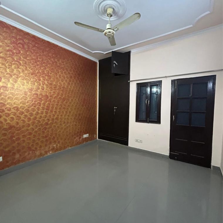 Room, sector 23 2.5 Bedroom 1200 Sq.Ft. Villa In Sector 23 Gurgaon 9306251