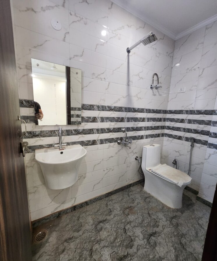 Bathroom, saket 2 Bedroom 807 Sq.Ft. Builder Floor In Saket Delhi 9306250