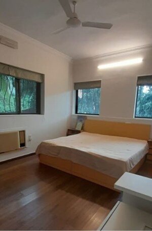 Bedroom in 3 BHK Apartment at Enterprise Apartment, Tardeo – for Rent