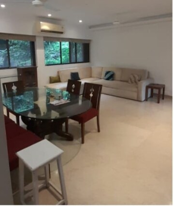 Team Area in 3 BHK Apartment at Enterprise Apartment, Tardeo – for Rent
