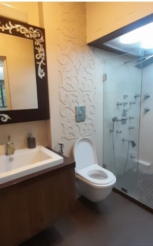 Bathroom in 3 BHK Apartment at Enterprise Apartment, Tardeo – for Rent
