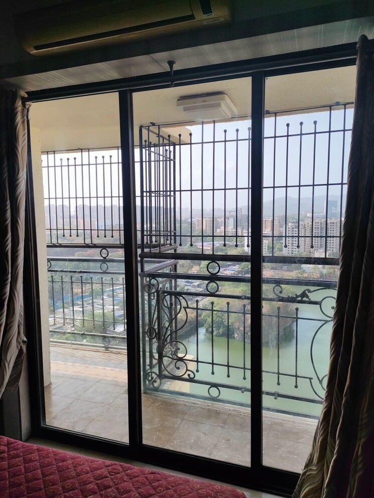 Room, lake-primrose 3 Bedroom 1500 Sq.Ft. Apartment In Powai Mumbai 9306275
