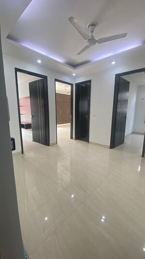 Room in 4 BHK Builder Floor at Sector 57 – for Rent