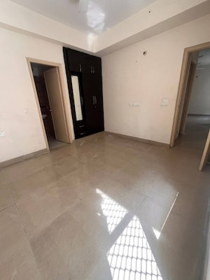 Room in 2 BHK Apartment at Radicon Vedantam, Sector 16c Greater Noida – for Rent