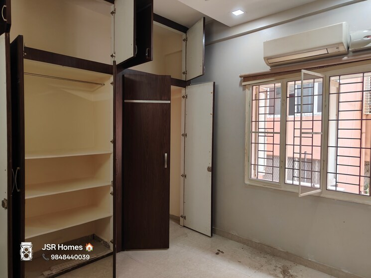 Room, east marredpally 3 Bedroom 1650 Sq.Ft. Apartment In East Marredpally Hyderabad 9306333
