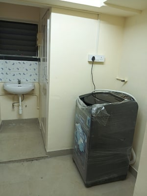 Bathroom in 1 BHK Apartment at Shreeniwas Tower, Lower Parel – for Rent
