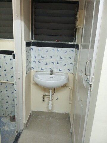 Bathroom in 1 BHK Apartment at Shreeniwas Tower, Lower Parel – for Rent
