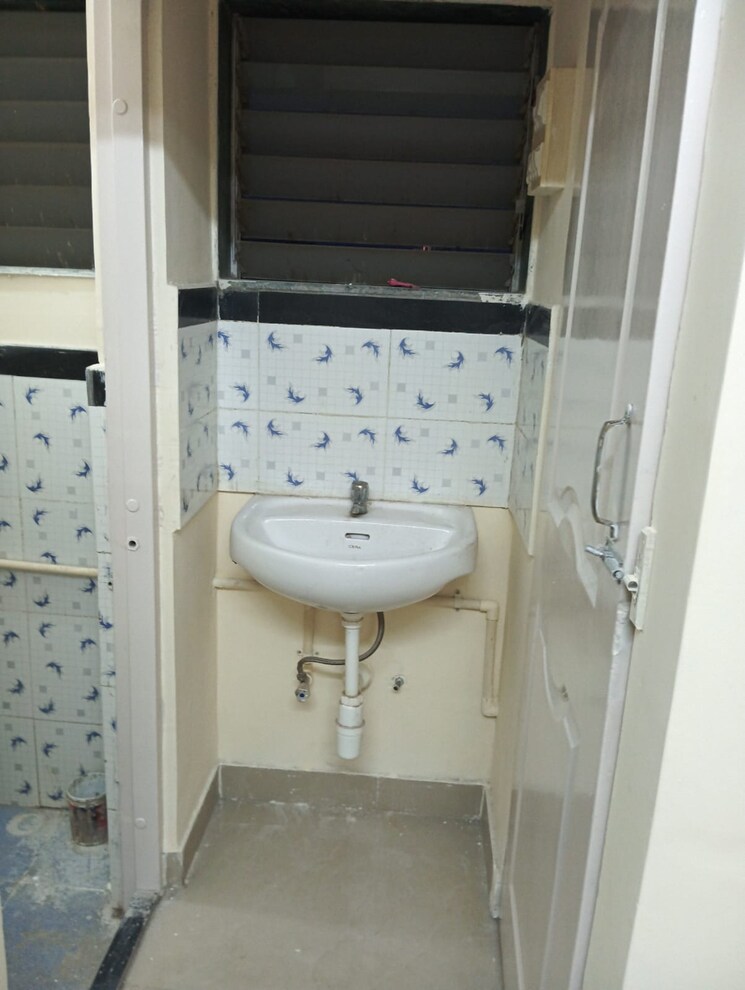 Bathroom, shreeniwas-tower 1 Bedroom 300 Sq.Ft. Apartment In Lower Parel Mumbai 9306384