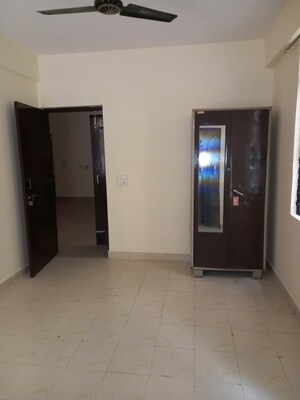 Room in 2 BHK Apartment at Ninex RMG Residency, Sector 37c – for Rent