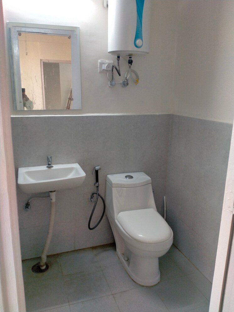 Bathroom, suncity-avenue-76 2 Bedroom 735 Sq.Ft. Apartment In Sector 76 Gurgaon 9306405