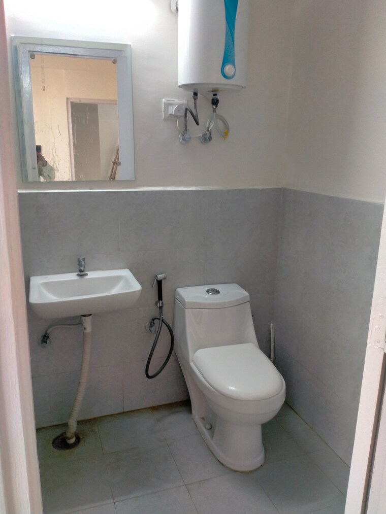 Bathroom, suncity-avenue-76 2 Bedroom 735 Sq.Ft. Apartment In Sector 76 Gurgaon 9306405