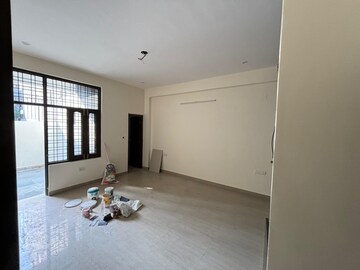 Room in 2.5 BHK Builder Floor at Sushant Lok ii – for Rent