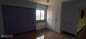 Room in 3 BHK Apartment at Khar West – for Rent