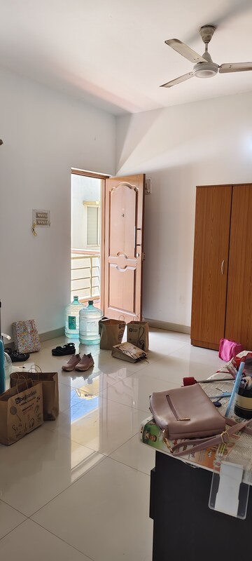 Furnished Amenities in 1 BHK Builder Floor at Indiranagar – for Rent