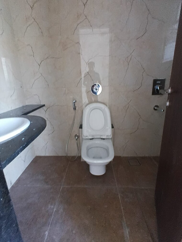 Bathroom, yashwin-orrizonte 3 Bedroom 847 Sq.Ft. Apartment In Kharadi Pune 9306448