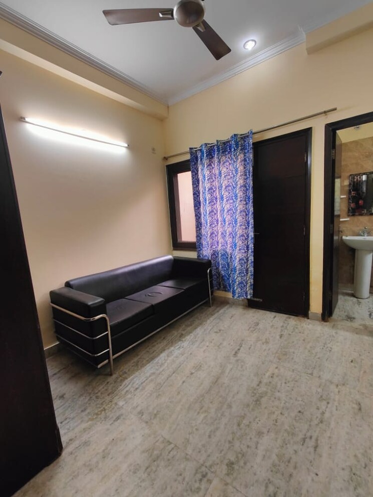 Living Room, sushant lok ii 1 Bedroom 70 Sq.Yd. Builder Floor In Sushant Lok ii Gurgaon 9306441