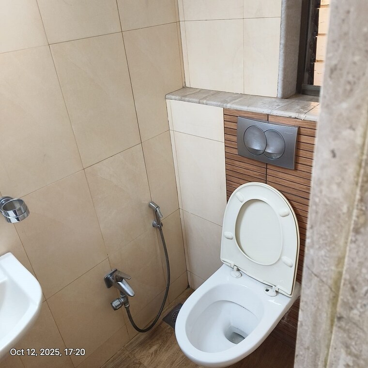 Bathroom, bandra west 2 Bedroom 750 Sq.Ft. Apartment In Bandra West Mumbai 9306447