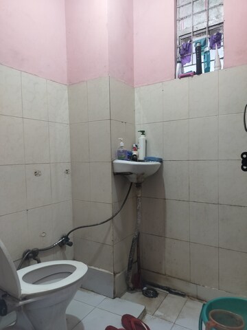 Bathroom in 2 BHK Apartment at Katwaria Sarai – for Rent