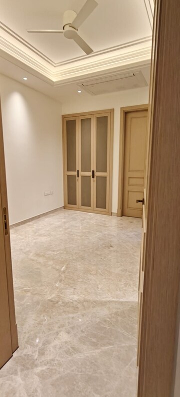 Room in 4 BHK Builder Floor at Vasant Vihar – for Sale