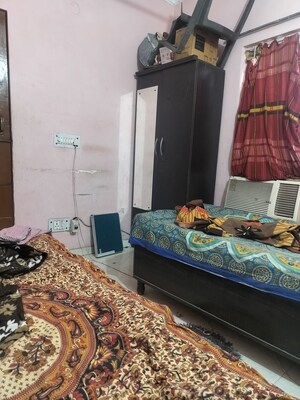 Bedroom in 2 BHK Apartment at Katwaria Sarai – for Rent