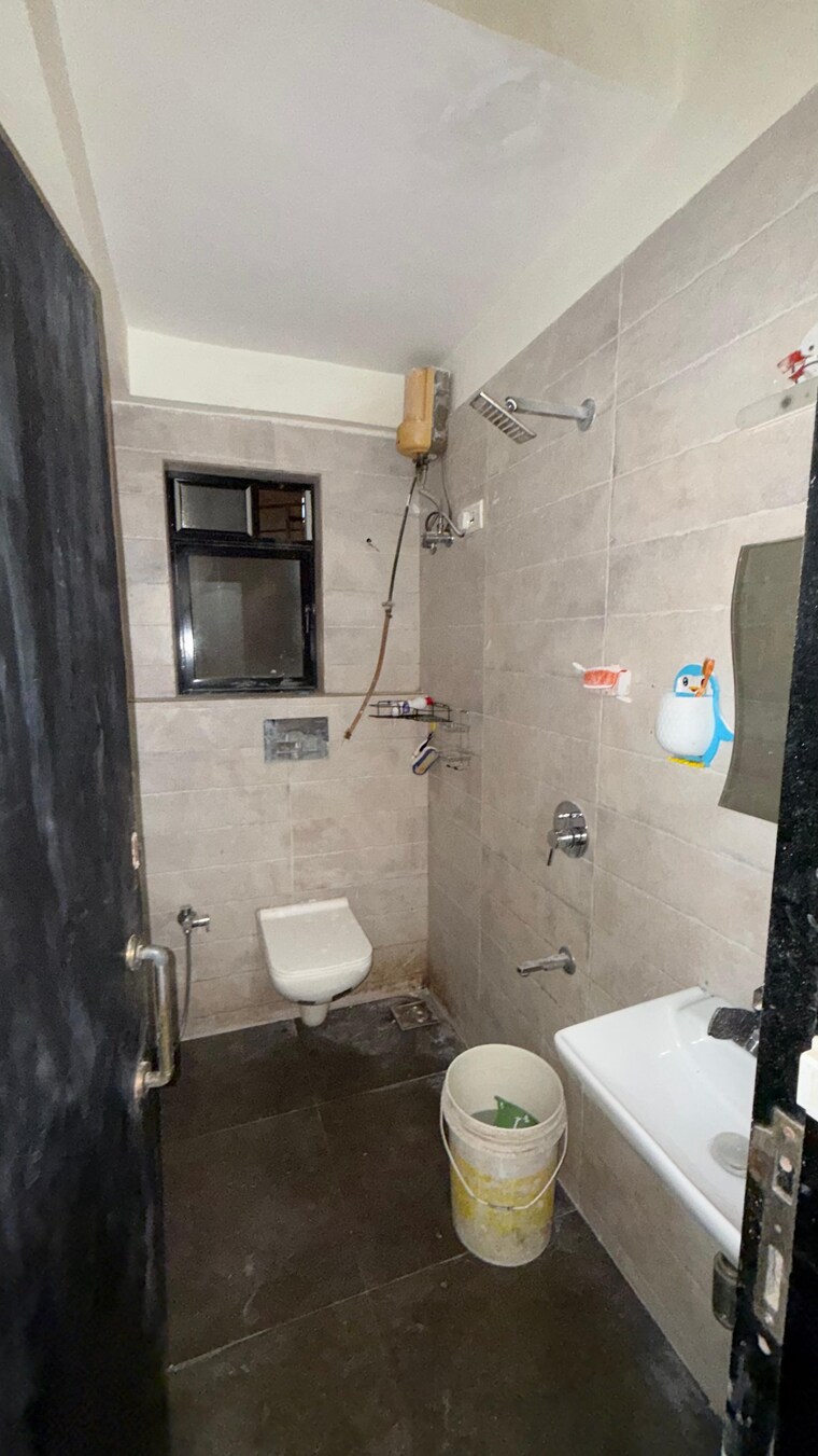 Bathroom, shiv-archana-apartment 2 Bedroom 650 Sq.Ft. Apartment In Malad East Mumbai 9306459