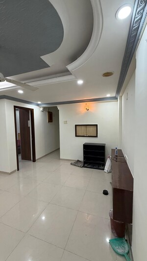 Team Area in 2 BHK Apartment at Shiv Archana Apartment, Malad East – for Rent
