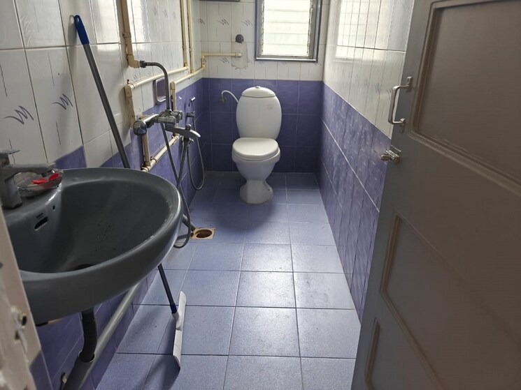 Bathroom, bandra west 2 Bedroom 750 Sq.Ft. Apartment In Bandra West Mumbai 9306474