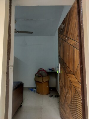 Room in 1 RK Apartment at Katwaria Sarai – for Rent