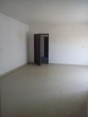 Room in 3 BHK Apartment at Swan Green, Thakurpukur – for Rent
