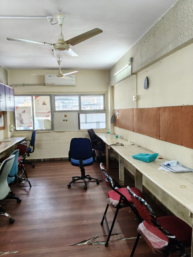 Team Area, shiv-krupa-commercial-complex Commercial Office Space 250 Sq.Ft. In Naupada Thane 9306502