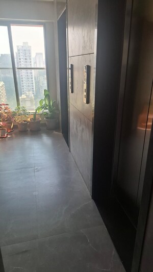 Lift in 2 BHK Apartment at Goregaon West View CHS, Goregaon West – for Sale