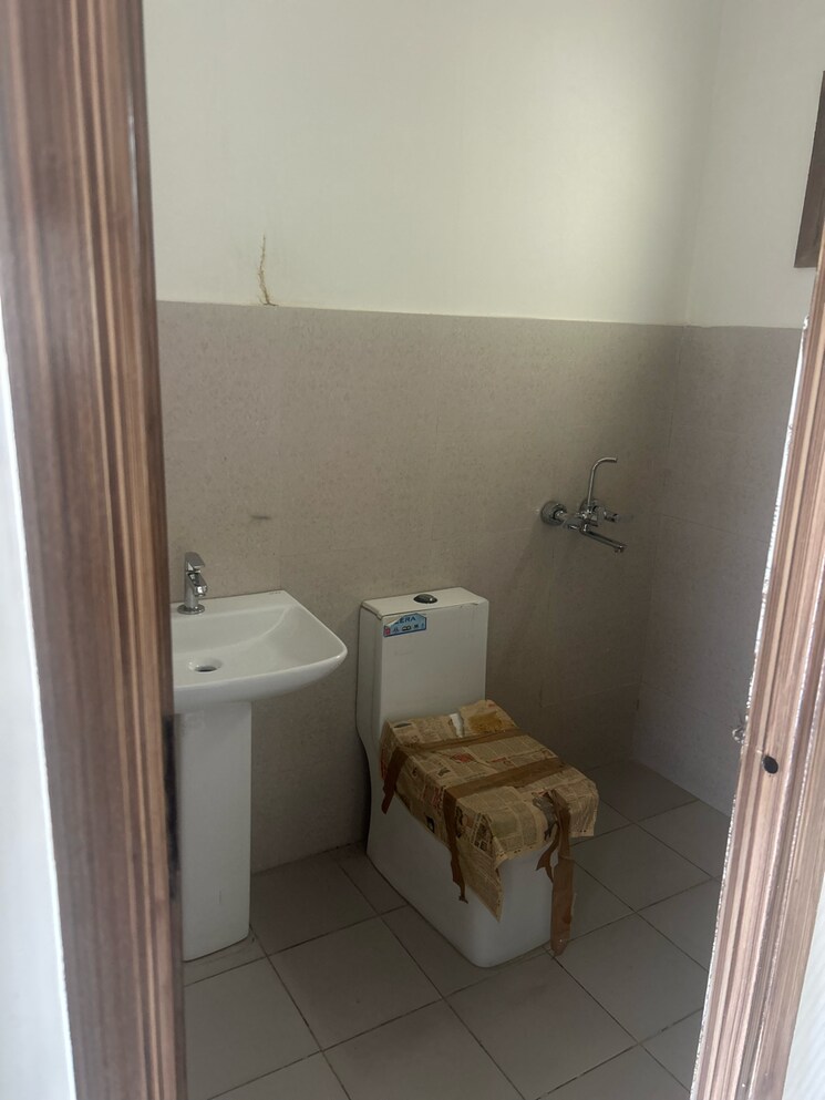 Bathroom, arttech-maulshree-heights 3 Bedroom 810 Sq.Ft. Apartment In Sector 84 Faridabad 9306527