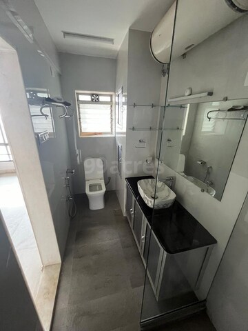 Team Area in 4 BHK Apartment at Cuffe Parade – for Rent