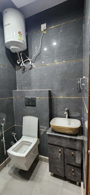 Furnished Amenities in 3 BHK Builder Floor at Dwarka Mor – for Rent