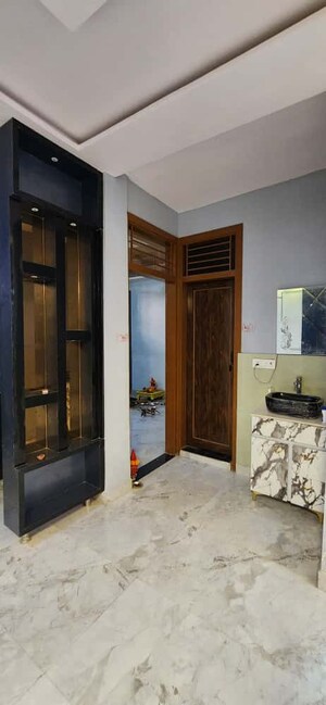 Room in 3 BHK Builder Floor at Dwarka Mor – for Rent