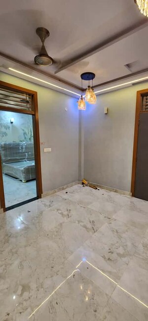 Room in 3 BHK Builder Floor at Dwarka Mor – for Rent