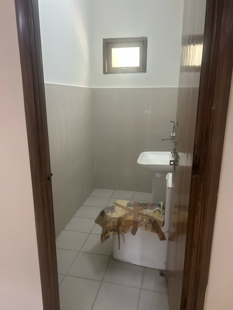 Bathroom, arttech-maulshree-heights 3.5 Bedroom 1300 Sq.Ft. Apartment In Sector 84 Faridabad 9306560