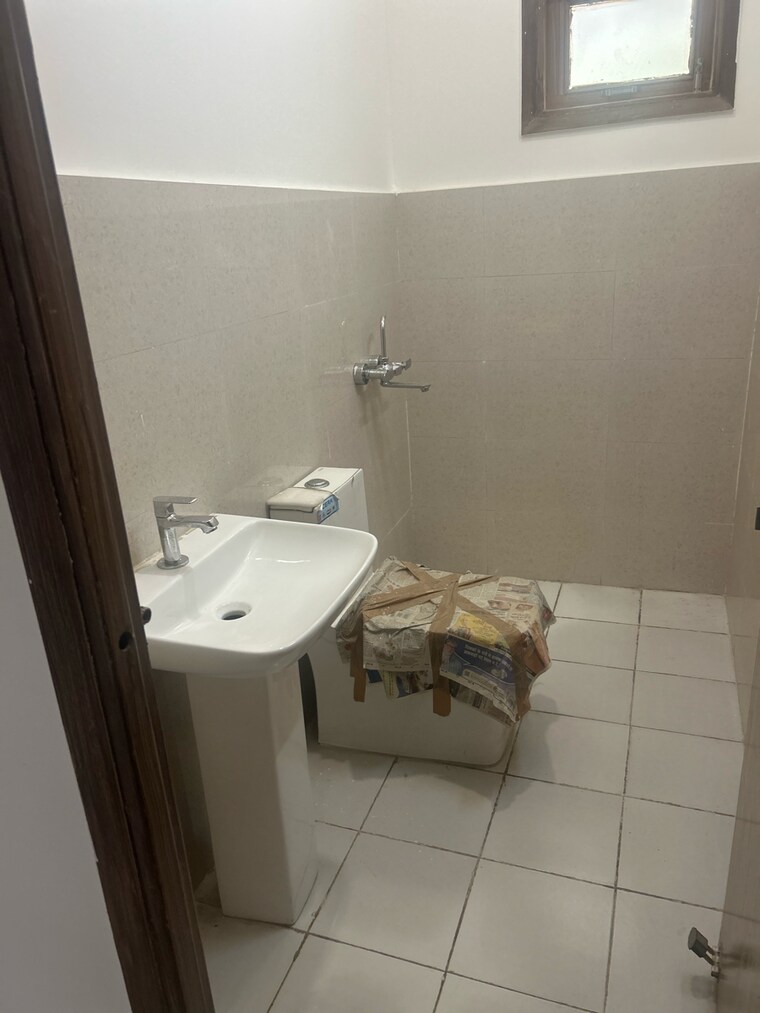 Bathroom, arttech-maulshree-heights 3.5 Bedroom 1300 Sq.Ft. Apartment In Sector 84 Faridabad 9306560