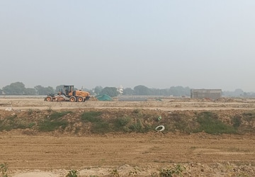 Plot For Sale in Sector 75
