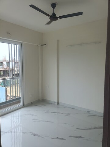 Room in 3.5 BHK Apartment at Smart World Gems, Sector 89 – for Rent