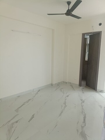 Room in 3.5 BHK Apartment at Smart World Gems, Sector 89 – for Rent