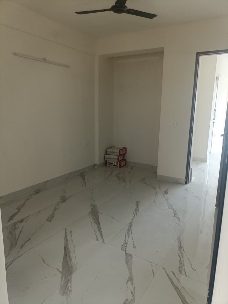 Room, smart-world-gems 3.5 Bedroom 1400 Sq.Ft. Apartment In Sector 89 Gurgaon 9306573