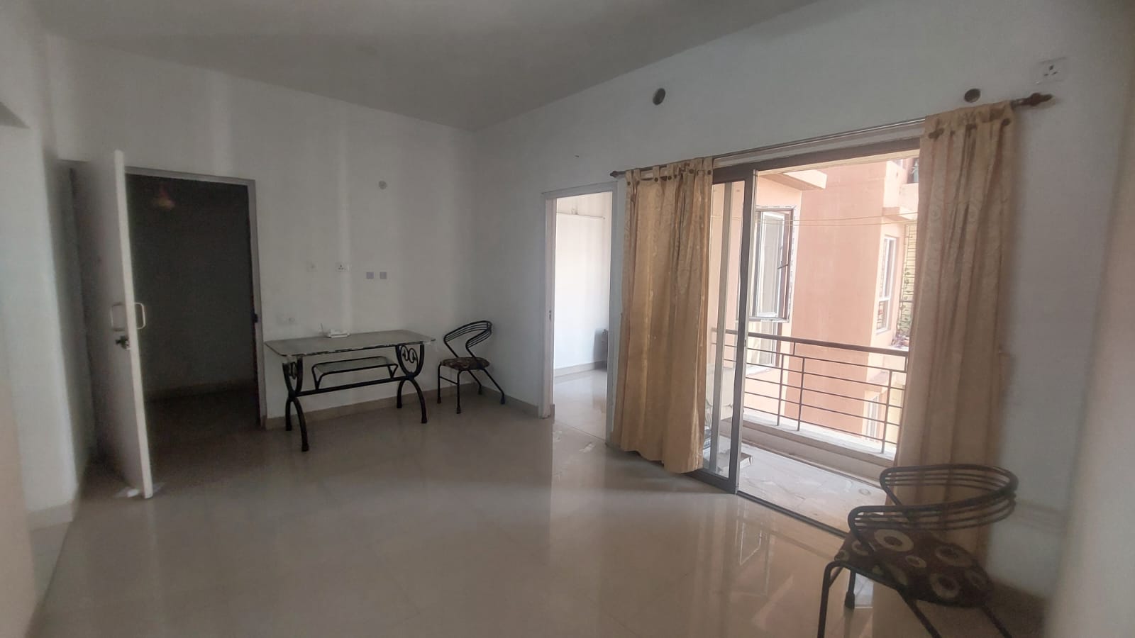 2.5 BHK + Extra Room Apartment For Sale in Siddha Water Front