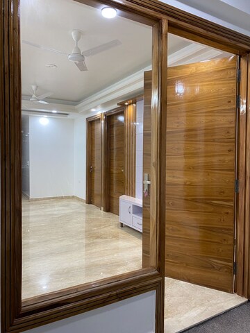 Room in 3 BHK Builder Floor at Vasant Kunj Enclave – for Rent